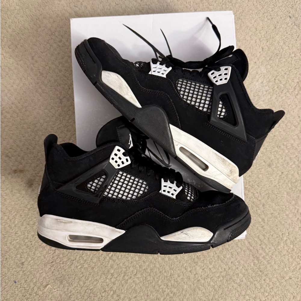 Nike Air Jordan 4 Retro “White Thunder” size 9.5 men’s